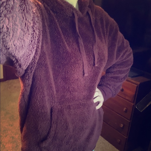 Oversized Fluffy Maroon Sherpa - Picture 1 of 3
